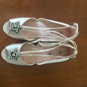 Joyfolie girls open shoe wedge.